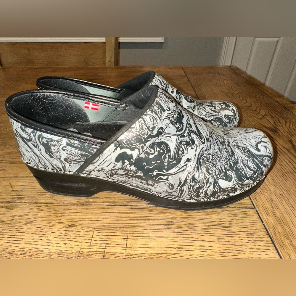 Sanita Size 8 (39) Women’s Clogs